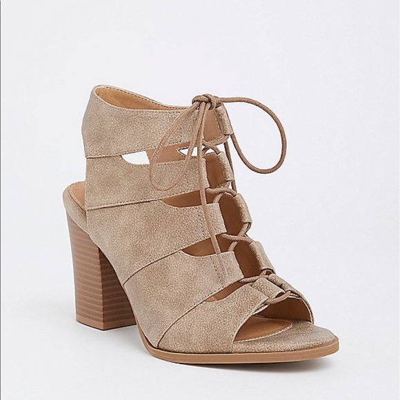 torrid Shoes - Nwt Torrid size 9W tan lace up block heel shoes